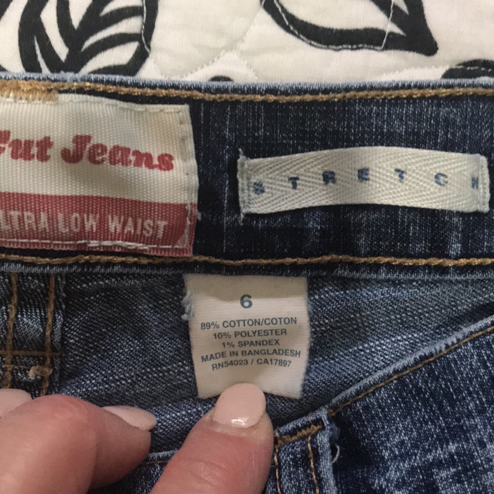❤️ (16)Ladies  6 boot cut jeans, Old Navy, ultra low waist. Stretch. Great cond - Picture 6 of 8